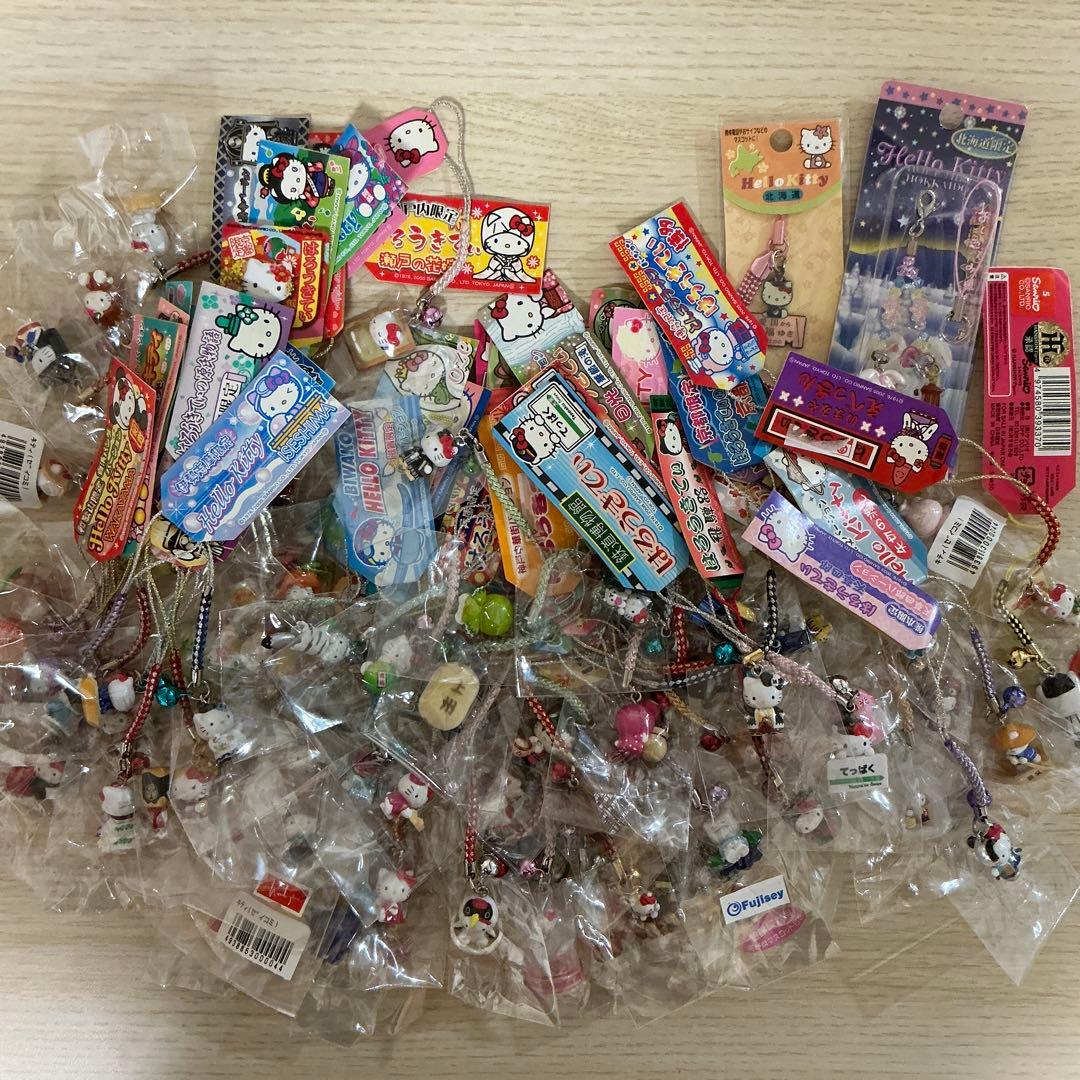 【最終値下げ】ご当地キティ ストラップ レア 根付け 77個 まとめ売り 最終値下げ】ご当地キティ ストラップ レア 根付け 77個 まとめ売り ご