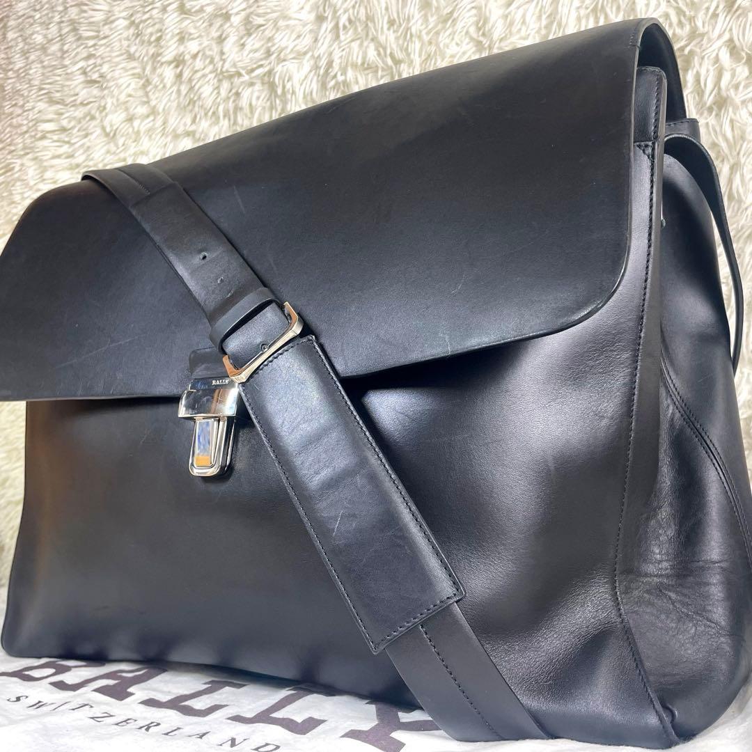 美品 BALLY メッセンジャーバッグ A4 PC収納可能 トレスポ 斜めがけ