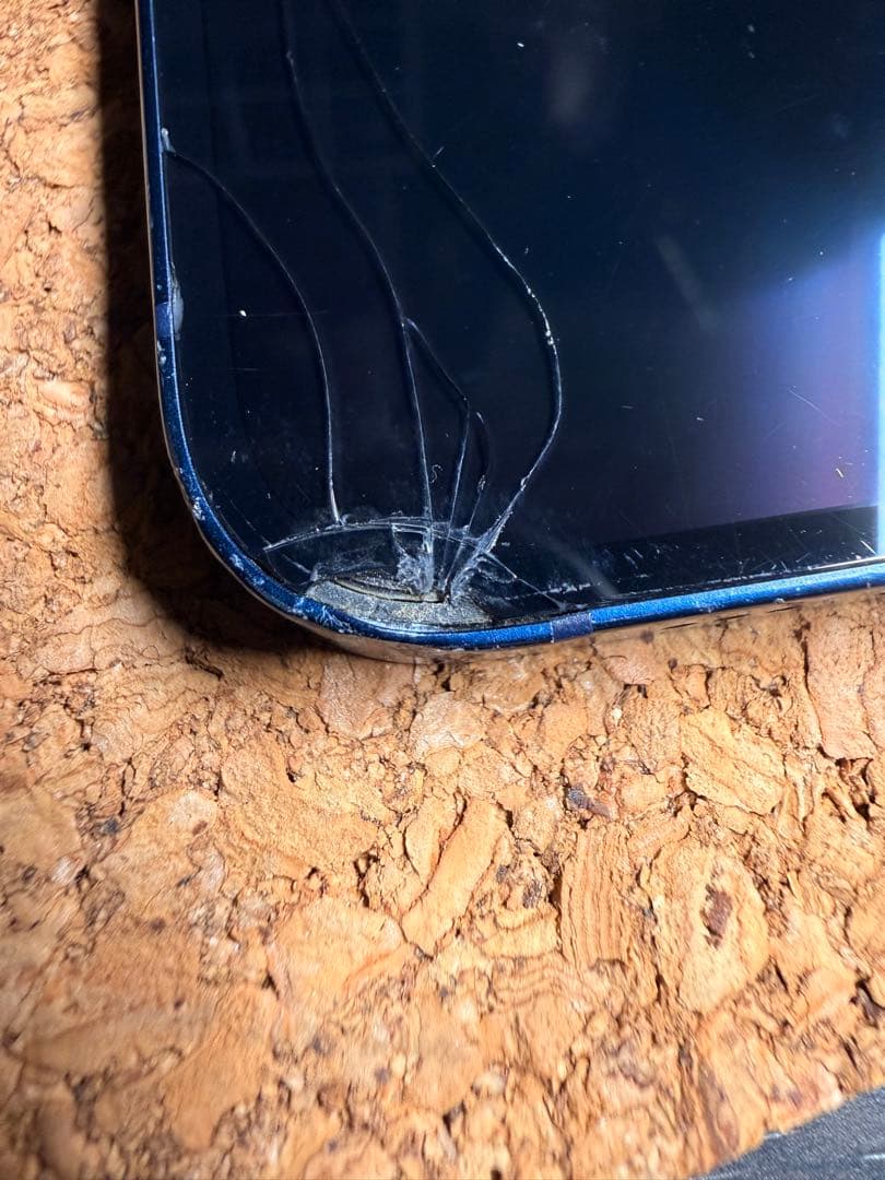 iPhone12 128GB 画面割れ 有線充電不可 カメラ曇りあり - メルカリ