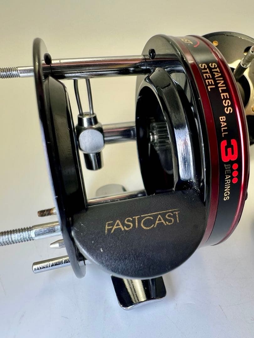 Abu Garcia 4601 C3 左巻き ワインカラー 020003 - メルカリ