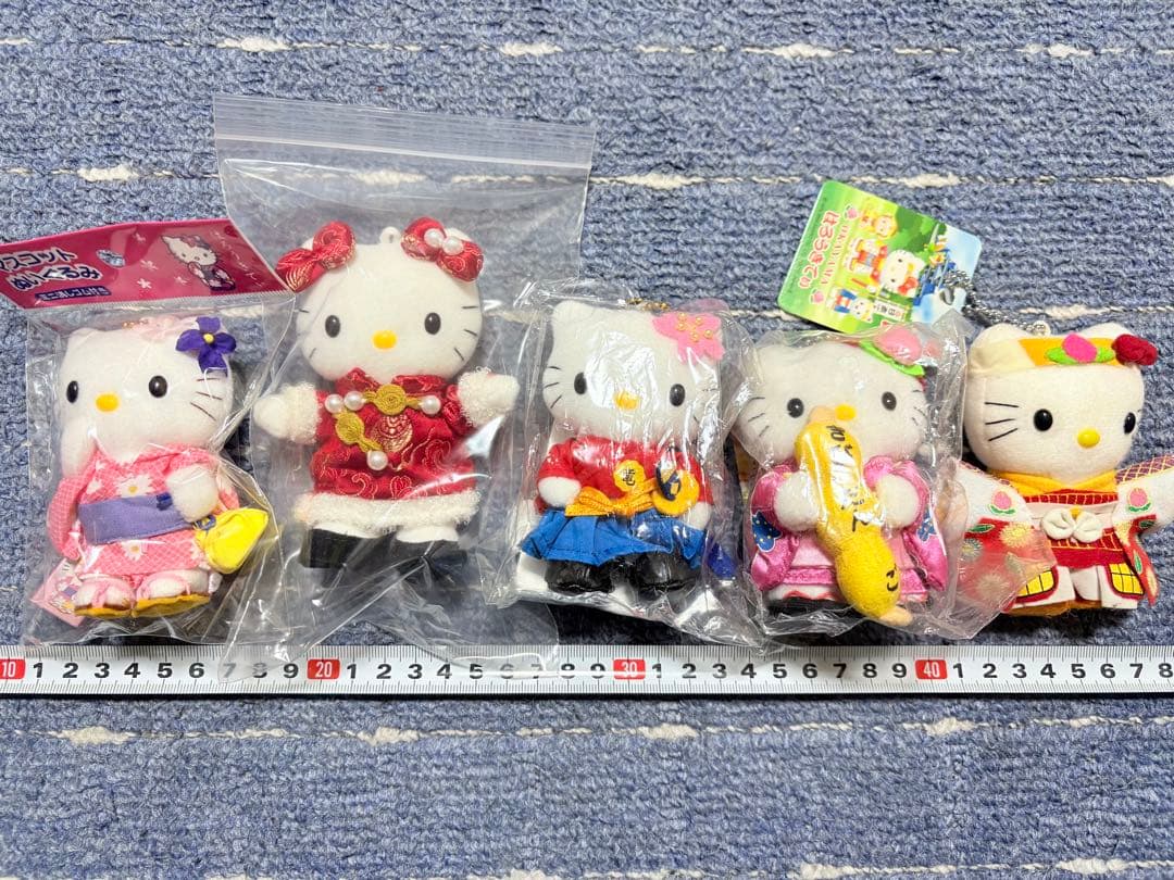 【 マスコット 〜 小さめぬいぐるみ 】ハローキティ