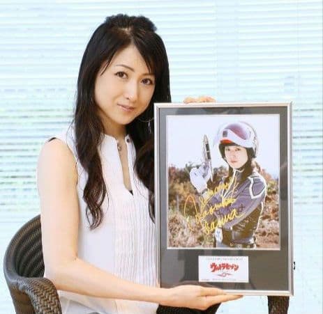 完売品 ウルトラ ヒロイン メモリアル EX ハヤカワ サトミ ゴールド サイン