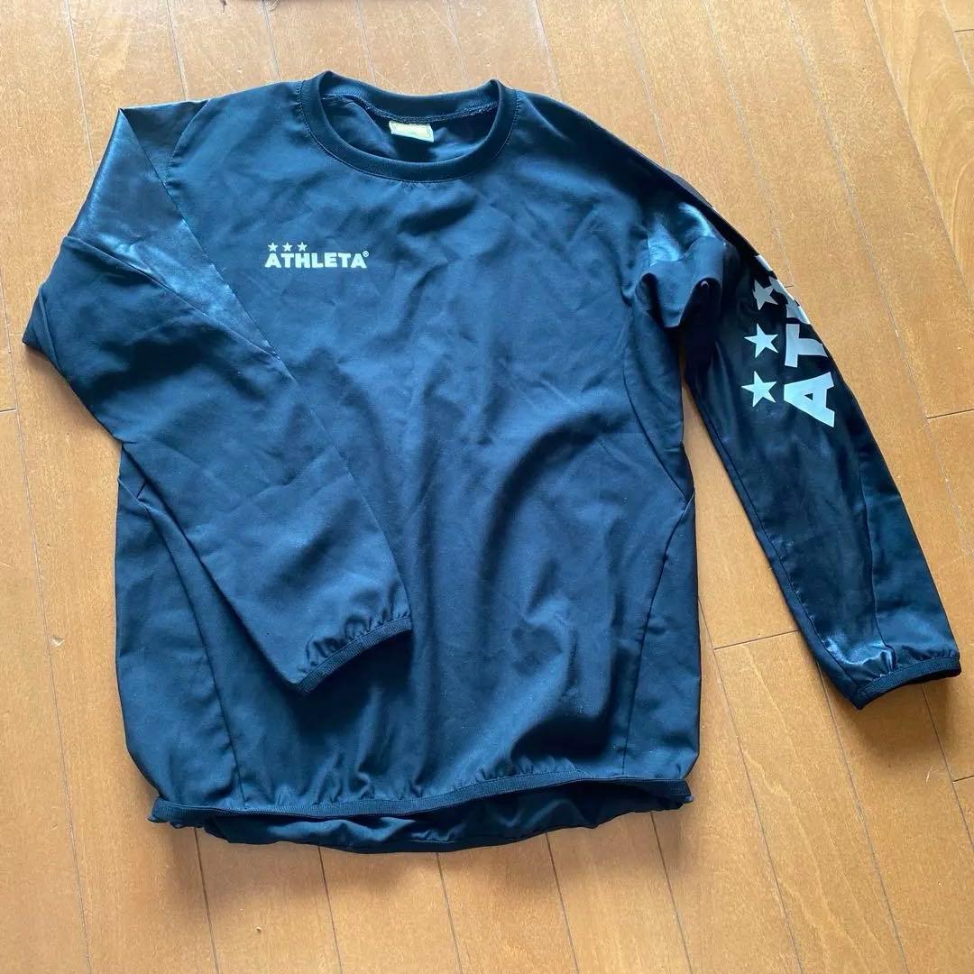 数回着用の美品！ATHLETA ブラック ピステ・ウィンドブレーカー 140cm