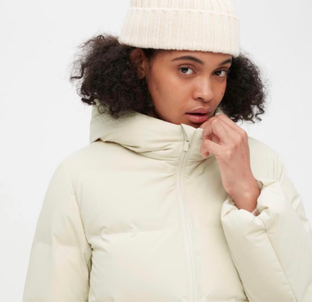 2022 ユニクロ レディース シームレスダウンパーカ 白 オフホワイト XS