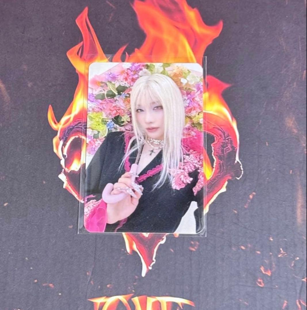 出回りなし XLOV STARLIKEMUSIC ルイ トレカ 꽃속에ver. - メルカリ