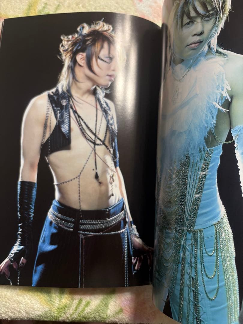 TMレボリューション写真集とジッポライター