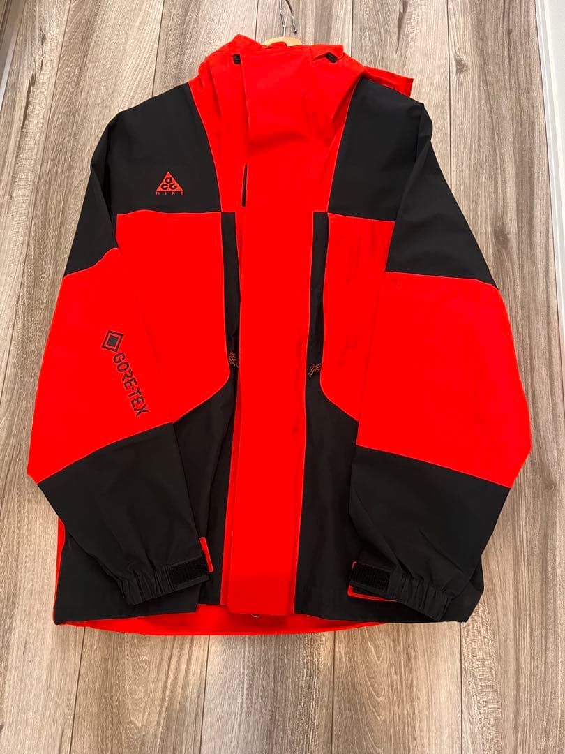 NIKE ACG GORE-TEX マウンテンパーカー M レッド/ブラック - メルカリ