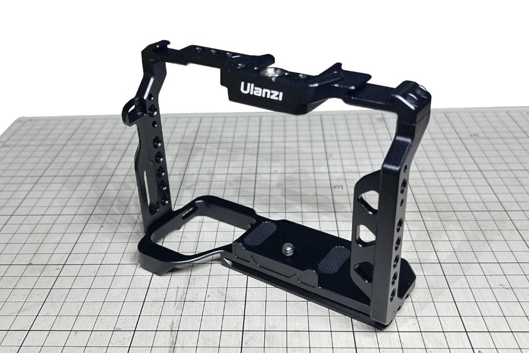 Ulanzi メタルカメラビデオケージ SONY用 α7 IV/III/RIII Ulanzi cage voor Sony A7 III, A7 Mark IV en A7R III | MOJOGEAR