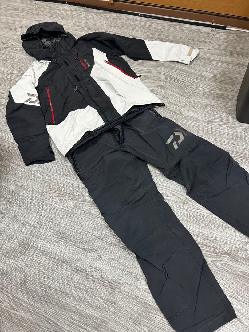 Daiwa GORE-TEX フィッシングスーツ Lサイズ - メルカリ