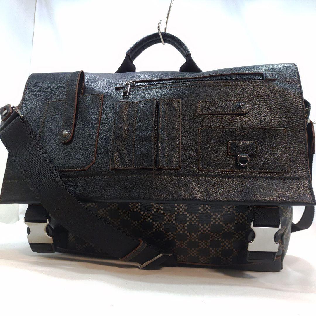 【極美品】フルラ メッセンジャーバッグ 2way レザー×PVC 総柄 黒 楽天市場】フルラ（素材（生地・毛糸）合皮・フェイクレザー）の通販