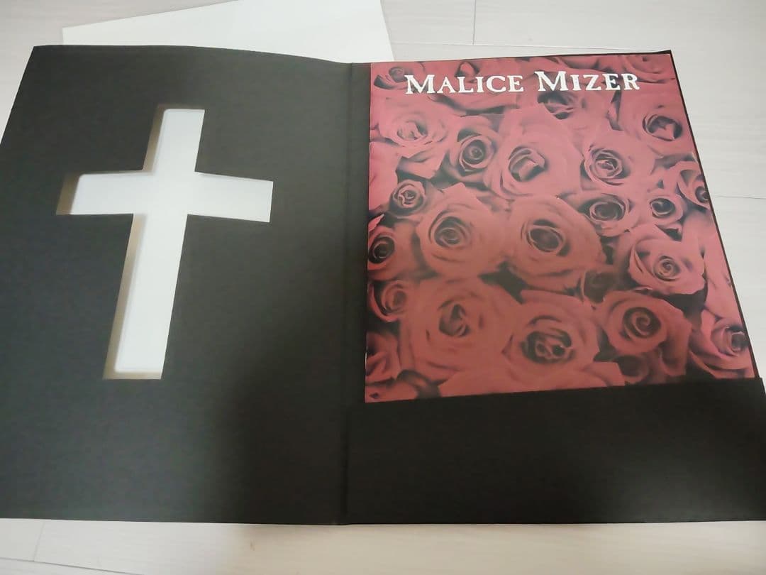 薔薇に彩られた悪意と悲劇の幕開けパンフレット