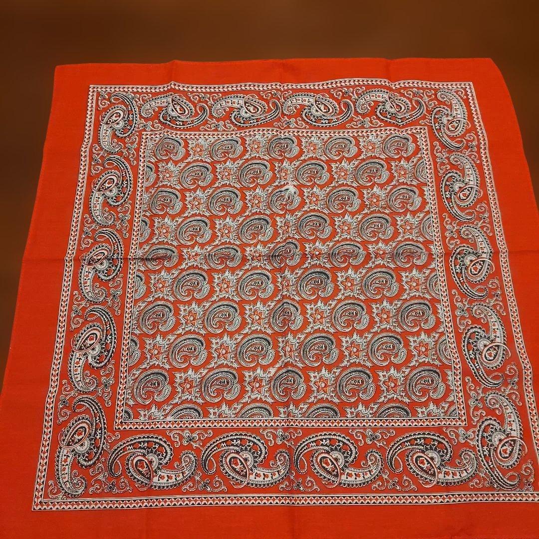 赤と緑ペイズリー柄バンダナ2枚 - メルカリ