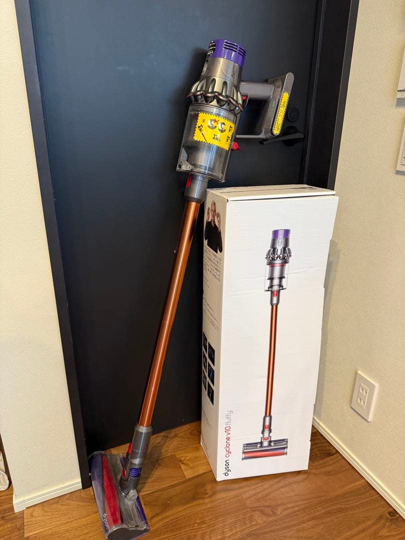 dyson cyclone V10 スティッククリーナー 充電器あり　箱付き Amazon.com - Dyson Cyclone V10 Total Clean+ with Mini Motorized