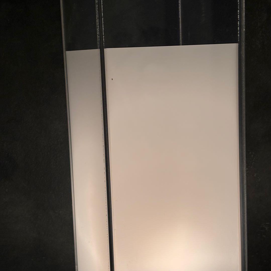 ポストモダンな間接照明 ミッドセンチュリー ヴィンテージ スペース