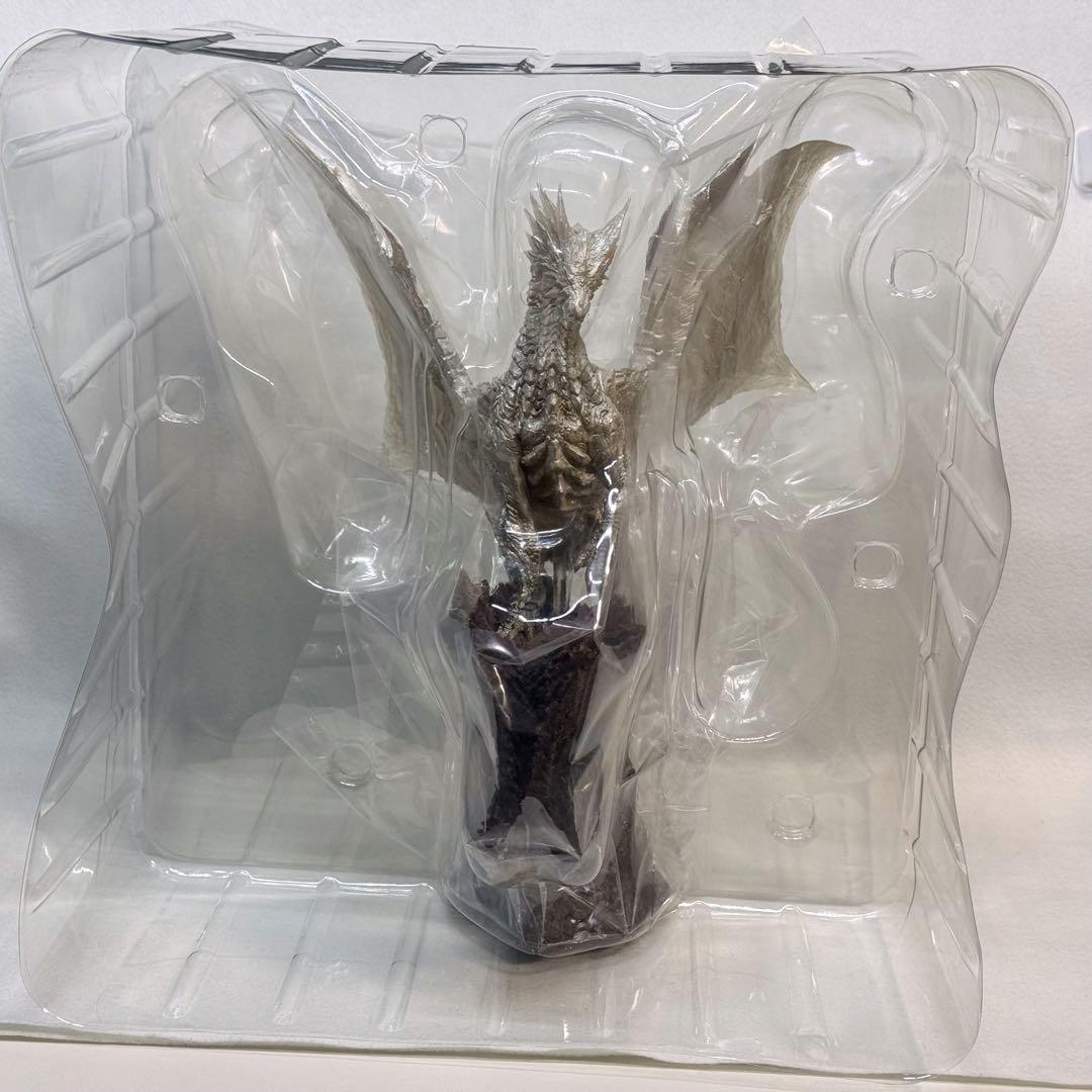モンスターハンター　カプコン クリエイターズモデル 鋼龍 クシャルダオラ（脱皮）