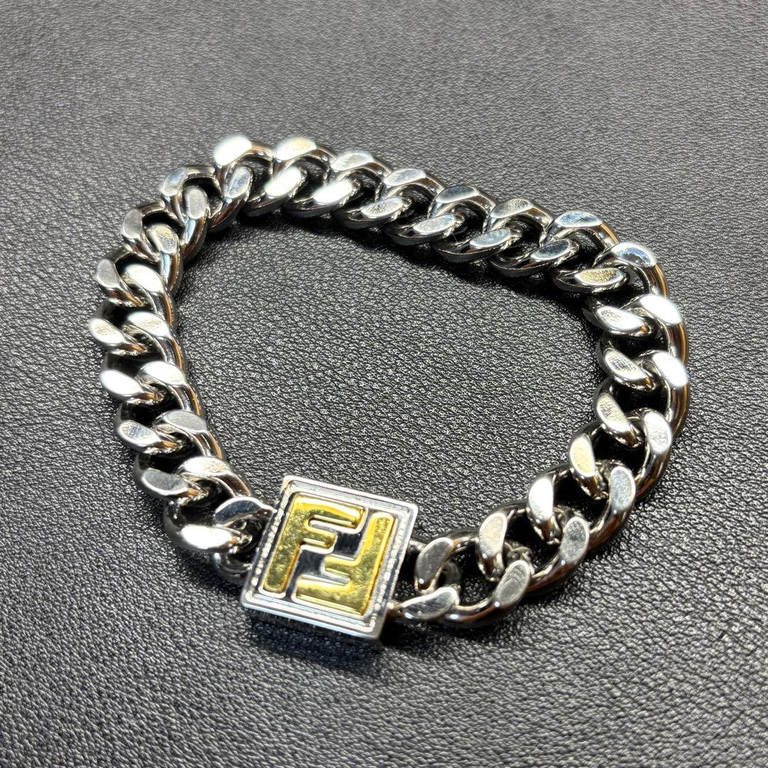 Fendi チェーンブレスレット シルバー/ゴールド FENDI チェーンブレスレット シルバー/ゴールド - メルカリ