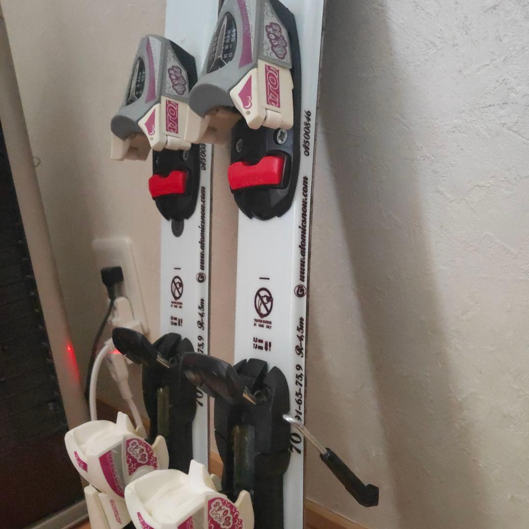 Atomic スキー板70cm とKAZAMA ポール70cm - メルカリ