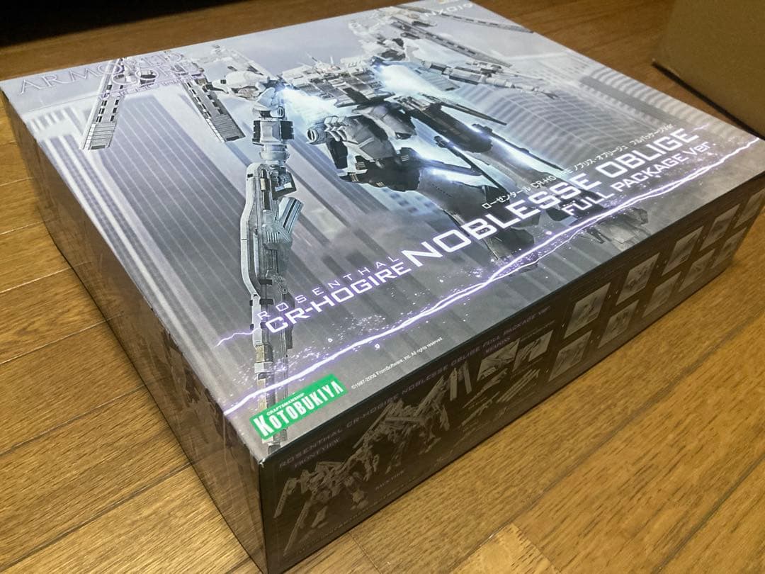 ホワイトグリント&ノブリスオブリージュ　コトブキヤ　プラモデル　アーマードコア