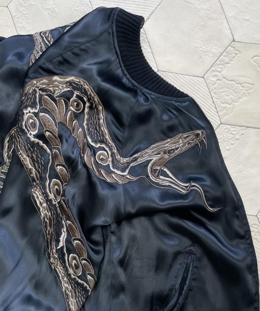 AVIREX 名作 SNAKE VS TIGER リバーシブルスカジャン 蛇虎鷹 - メルカリ