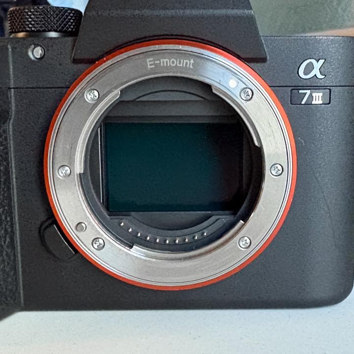 Sony α7 III ミラーレスカメラ 本体（ボディ） バッテリー付き - メルカリ