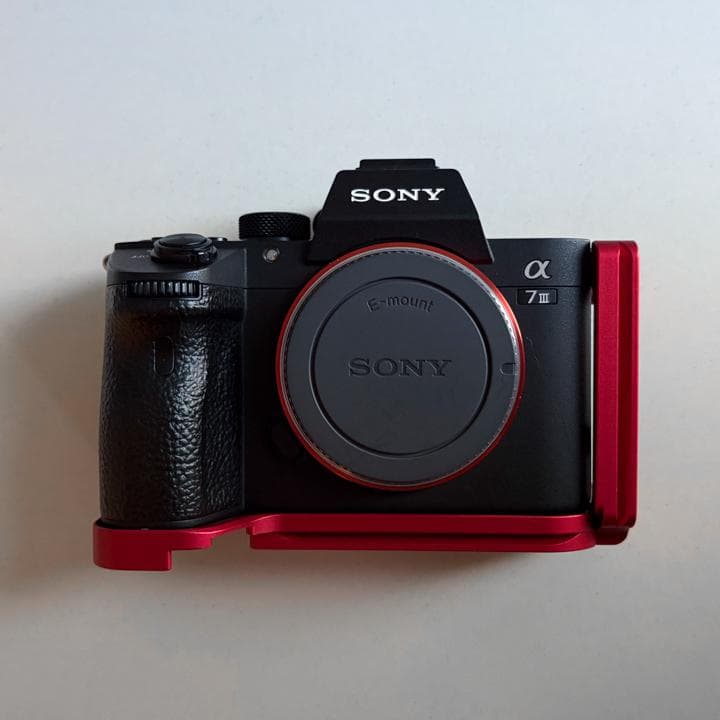 Sony α7 III ミラーレスカメラ 本体（ボディ） バッテリー付き - メルカリ