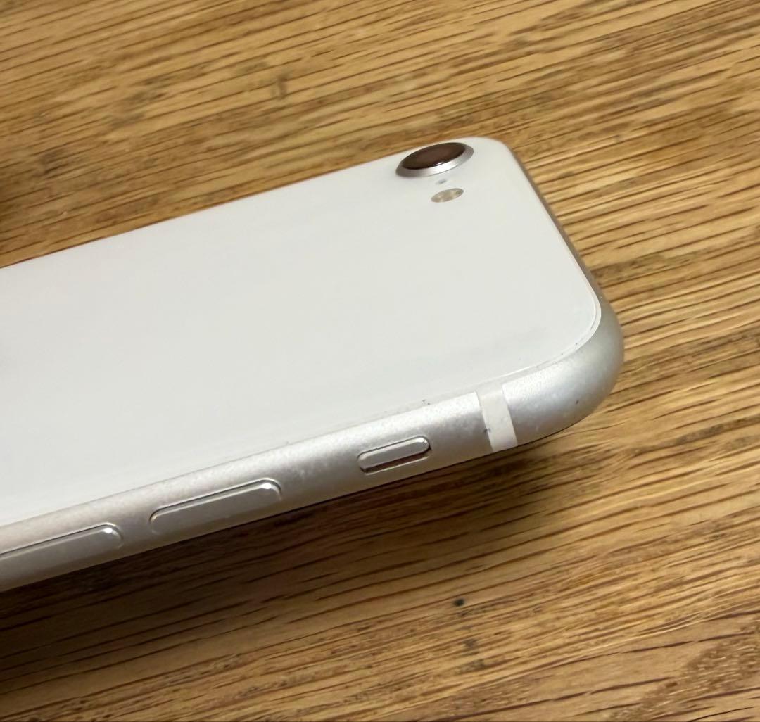 iPhone SE (第2世代) 64GB ホワイト ひび割れあり - メルカリ