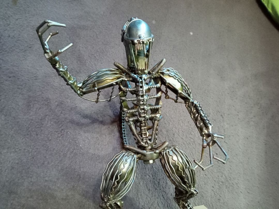 メタルアート エイリアン 廃材アート - メルカリ