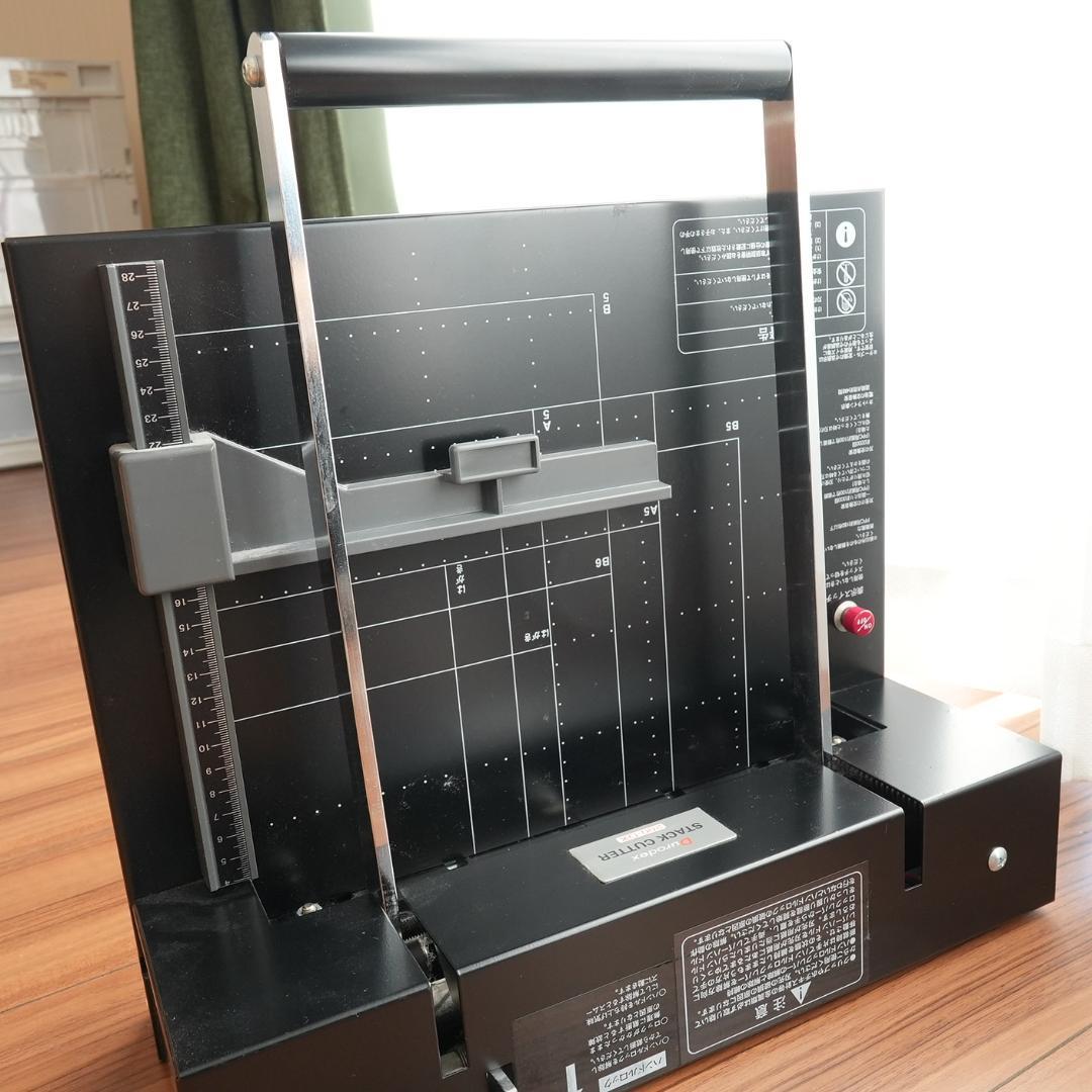 ボ*ー様 DURODEX 自炊裁断機 ブラック 200DX 41y3e+YdTnL.jpg