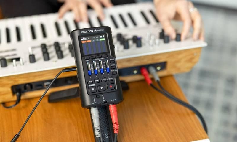 Zoom R4 MultiTrak 新品 未使用 未開封 更に値下げ！ - メルカリ