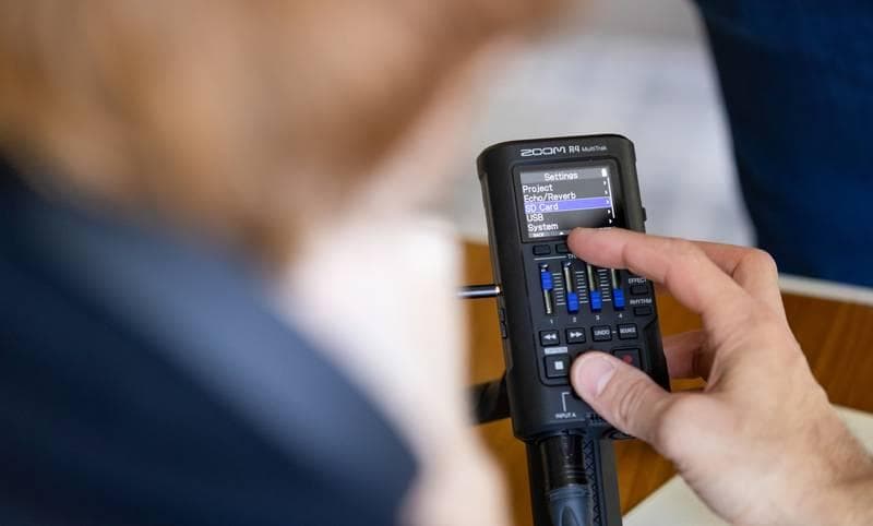 Zoom R4 MultiTrak 新品 未使用 未開封 更に値下げ！ - メルカリ