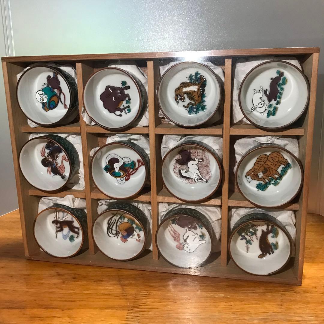 KK011❀ 九谷焼 十二支 盃 ぐい呑み 干支 12客 木箱入り おちょこ