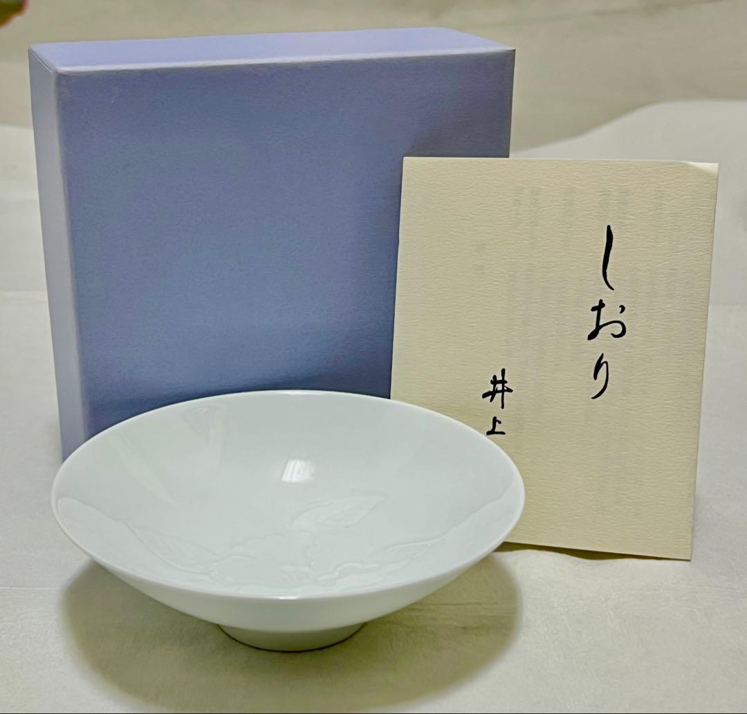 人間国宝/重要無形文化財】井上萬二造 白磁山茶花/椿彫文皿 未使用