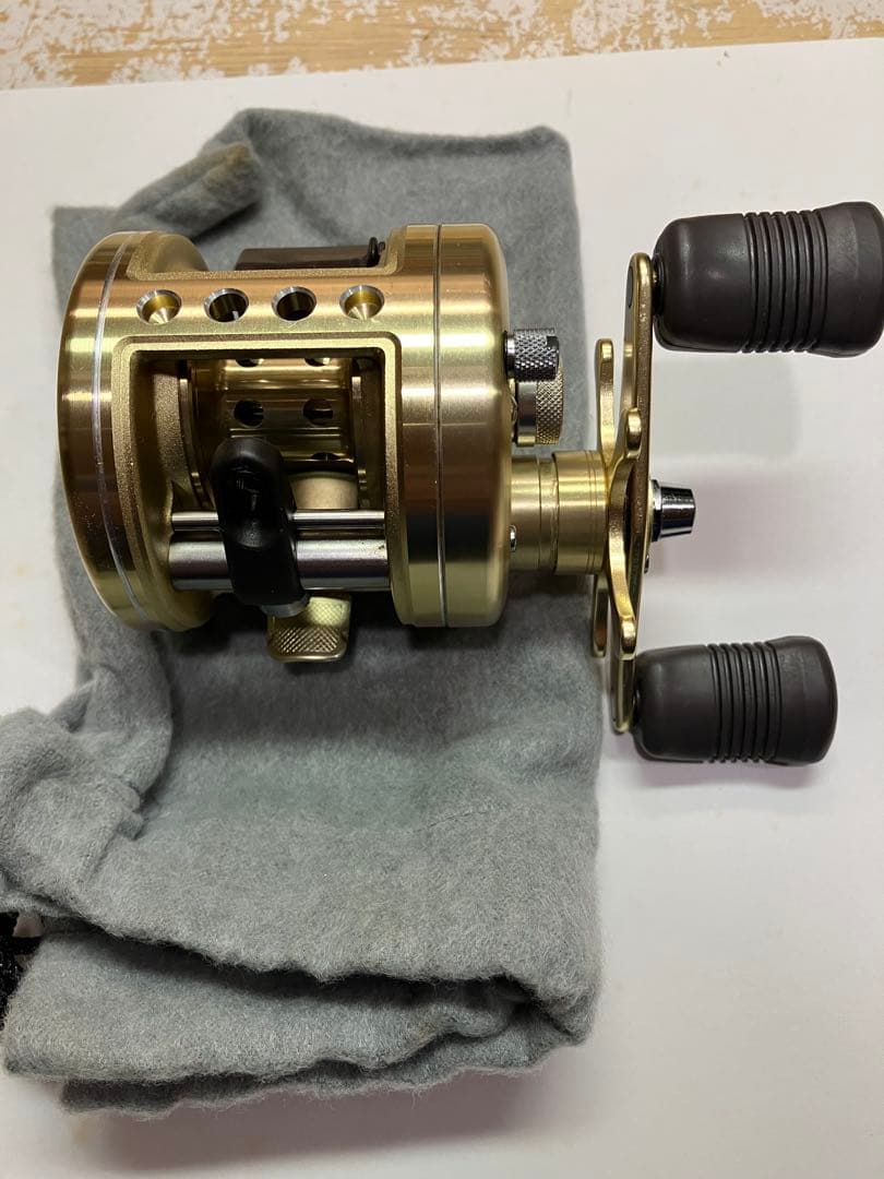 古いシマノカルカッタ 201XT 美品SHIMANO CALCUTTA メガバス - メルカリ