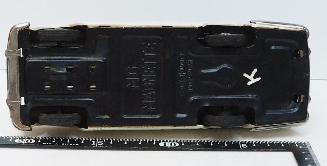 萬代屋【 MGマグネット マークⅢセダン白/茶】ブリキtin toy car箱無