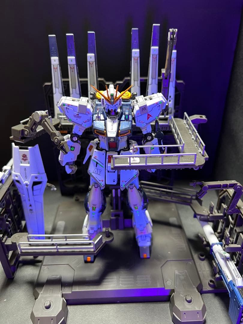 RG 1/144 νガンダム　ダブルフィンファンネル装備型サイドF限定完成品