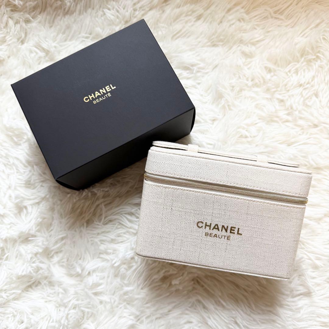 新品】CHANELシャネルビューティ バニティ ポーチ メイク 白 ツイード