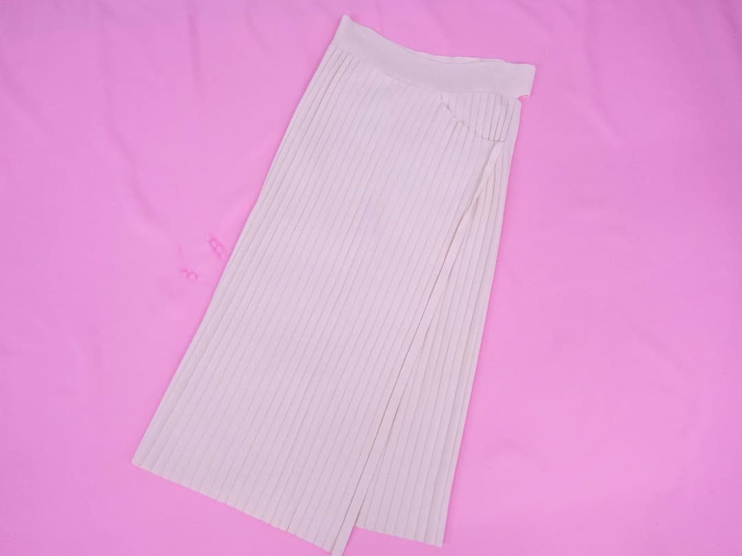 リビアナコンティリブ編みニットロングスカートウエストチラ見え