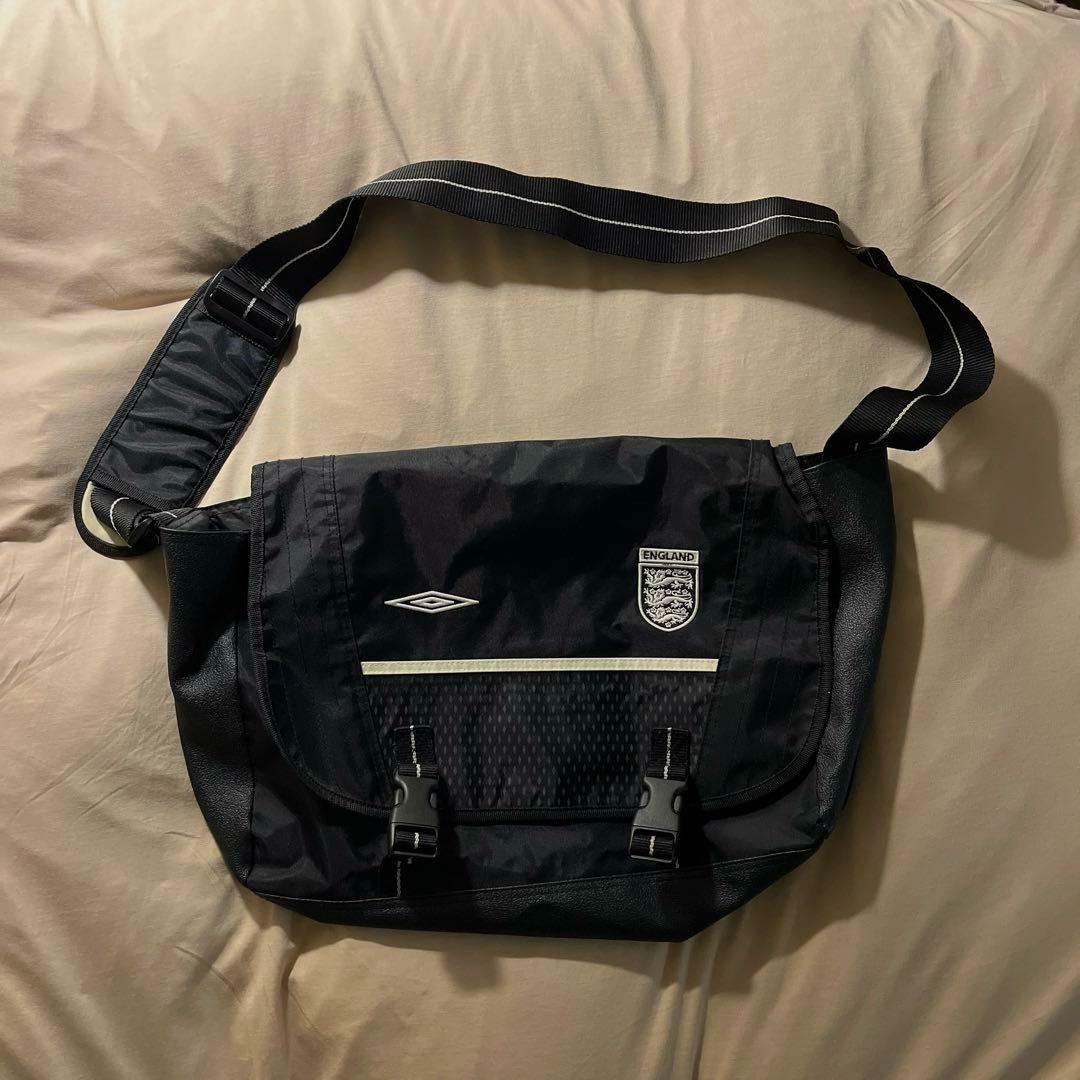 Cityboy Umbro ブラックメッセンジャーバッグ イングランドモデル Cityboy Umbro ブラックメッセンジャーバッグ イングランドモデル