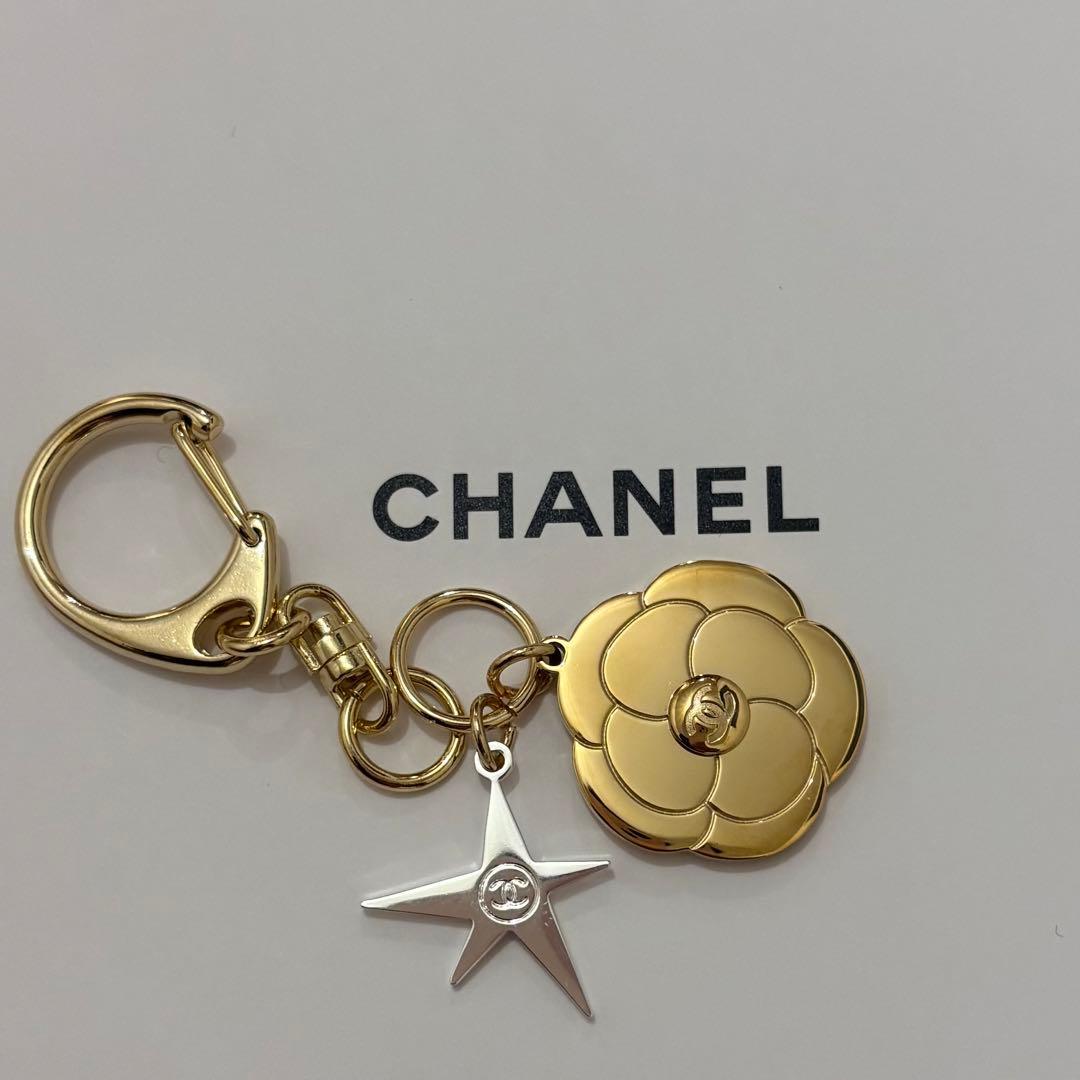 CHANEL 2025 ホリデー シャネル チャーム キーリング - メルカリ