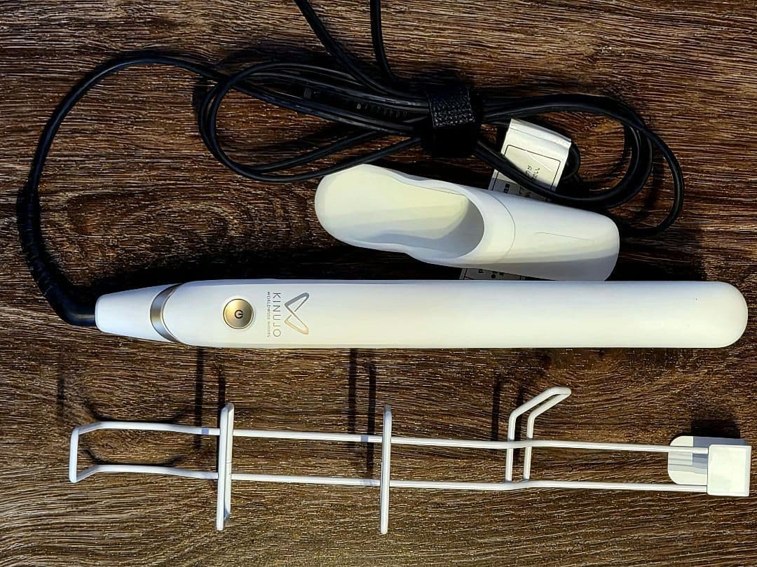 KNUJOホワイト ストレートヘアアイロン スタンド付き KINUJO ストレートヘアアイロン ホワイト【国内製造 絹女 日本製 取扱