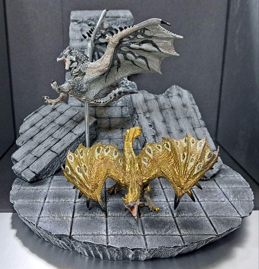 モンハン リオレウス希少種&リオレイア希少種 フィギュア + ジオラマ