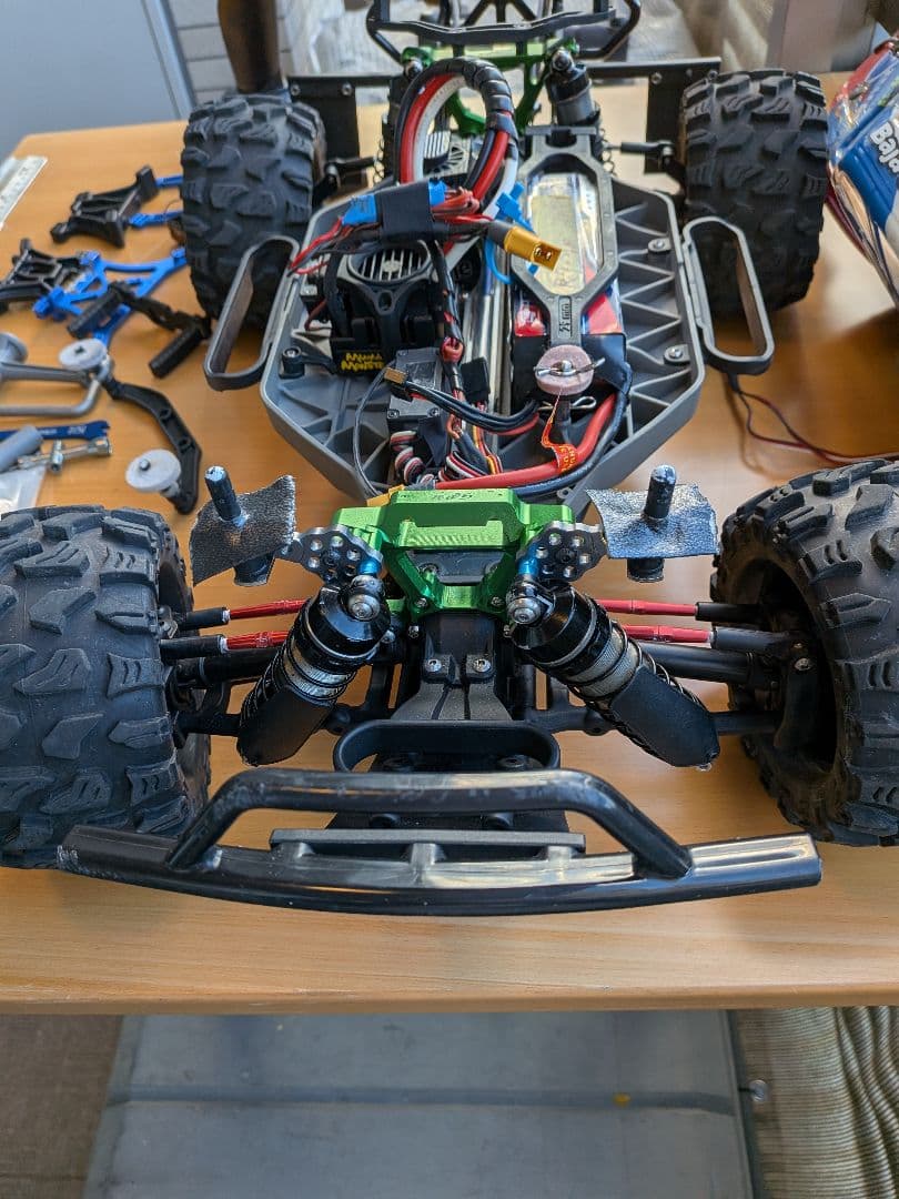 トラクサス SCT 4WD オプションパーツ付き　プロポも付きます。