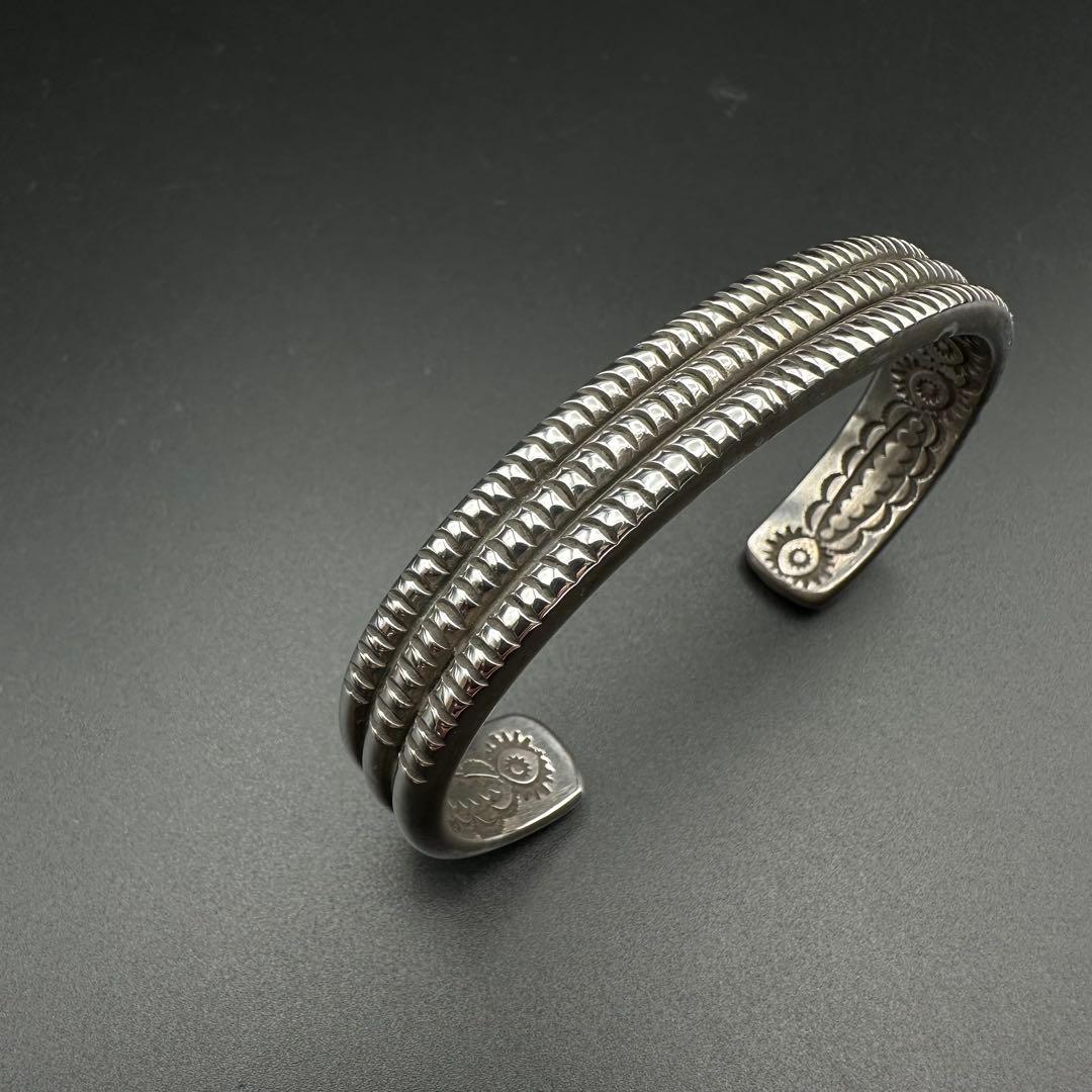 Navajo Ray Adakai スタンプワーク ヘビーゲージ バングル - メルカリ