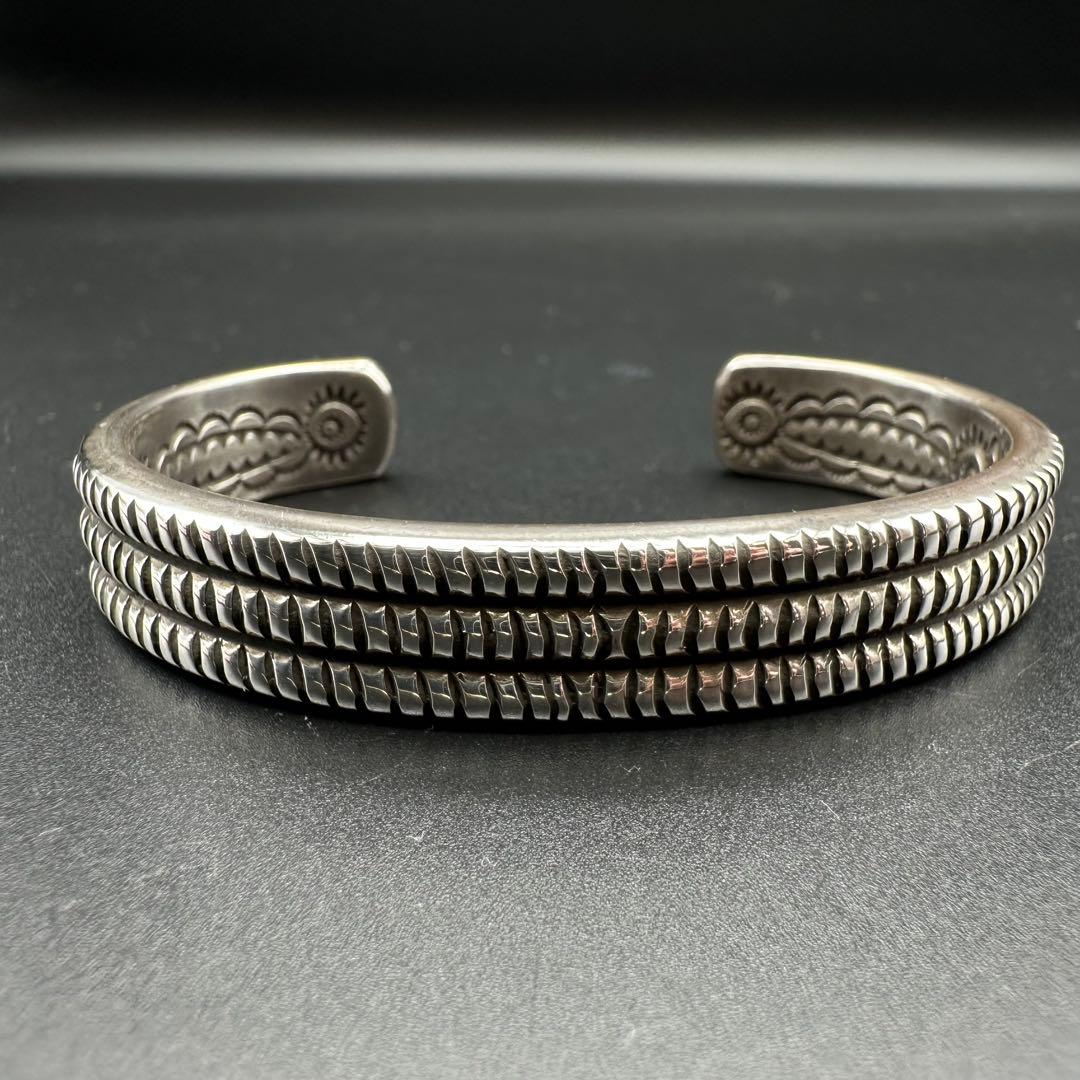 Navajo Ray Adakai スタンプワーク ヘビーゲージ バングル - メルカリ