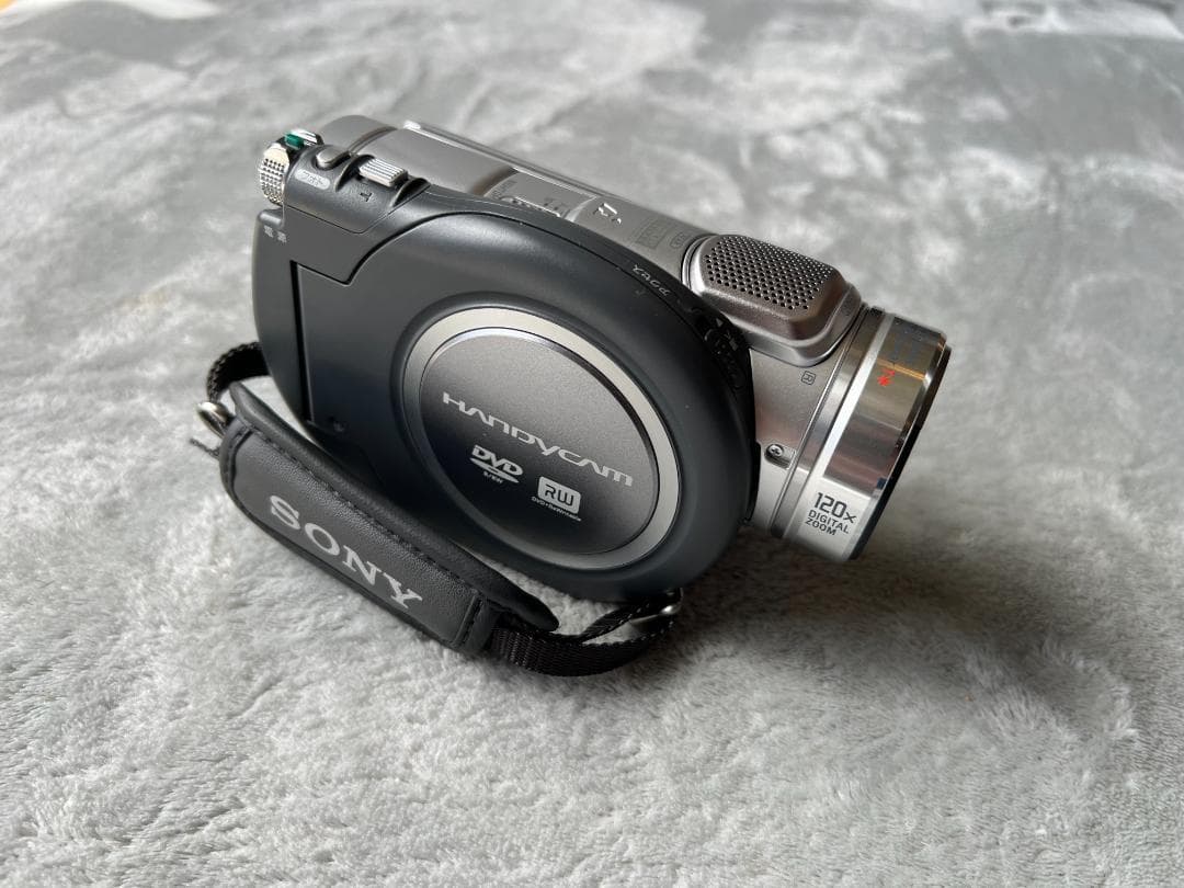 レア　美品SONY HANDYCAM DCR-DVD505 Sony DCR-DVD505 DVD camcorder with Dolby® Digital surround sound