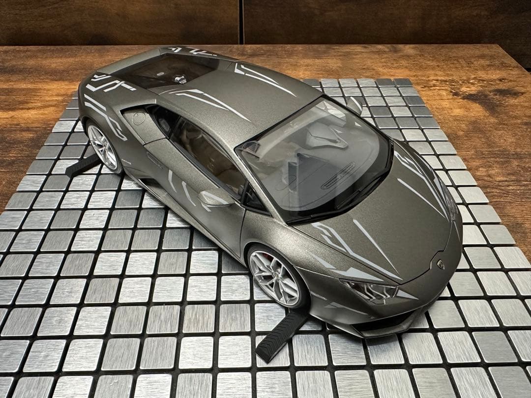 【カスタム】オートアート 1/18 ランボルギーニ ウラカン マットグレー