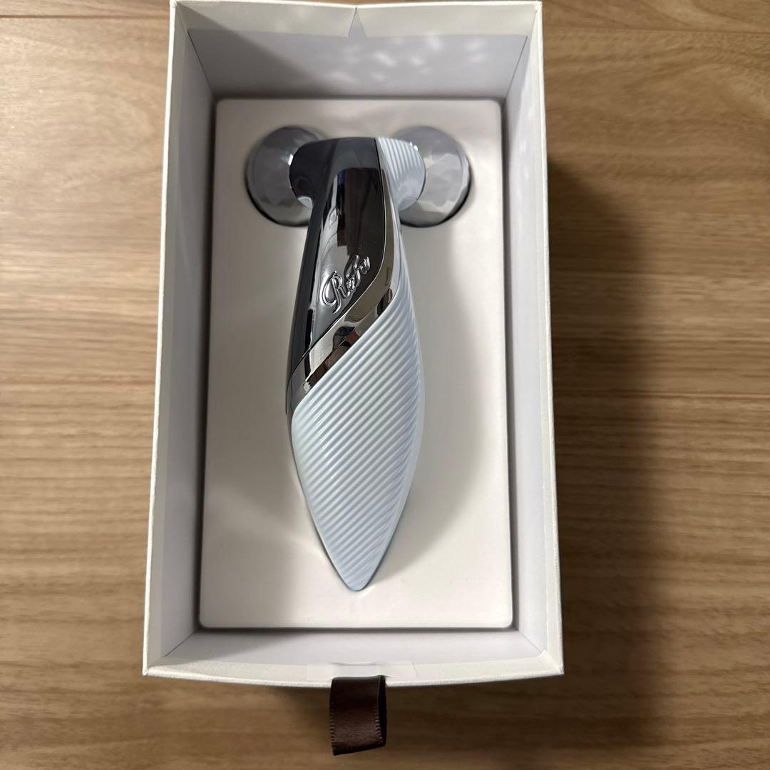 リファカラットリフト 時間の流れに、しなやかに立ち向かえ。EMSのリフティング※×ローラーの