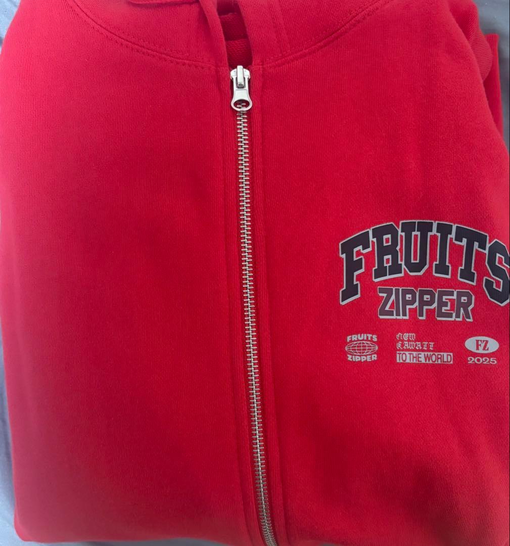 FRUITS ZIPPER 赤 ジップパーカー 月足天音 - メルカリ