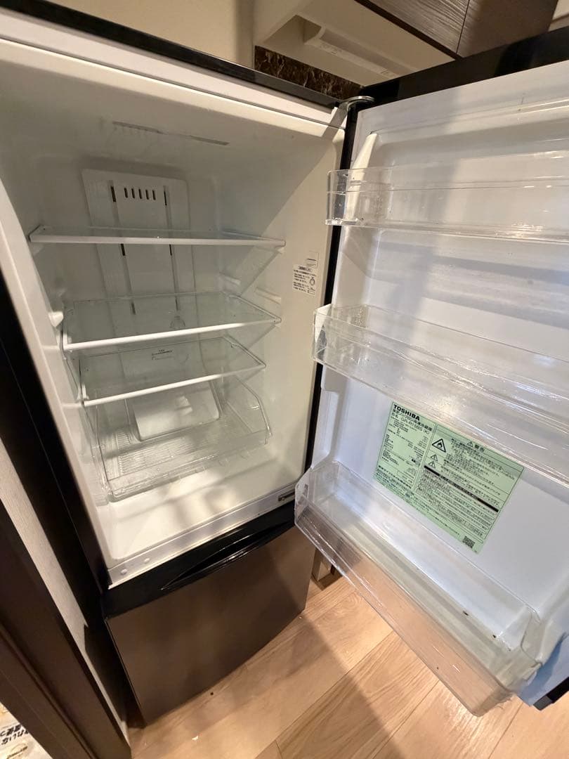 TOSHIBA 2ドア冷蔵庫 黒(都内受渡可) - メルカリ