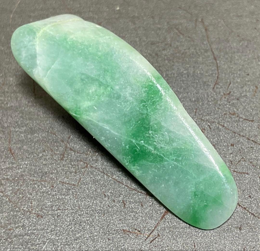 鮮やかな緑色 糸魚川翡翠3g ヒスイ ひすい - メルカリ